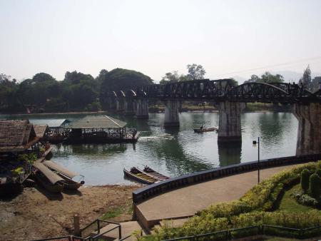 Pont de la rivi�re Kwa�