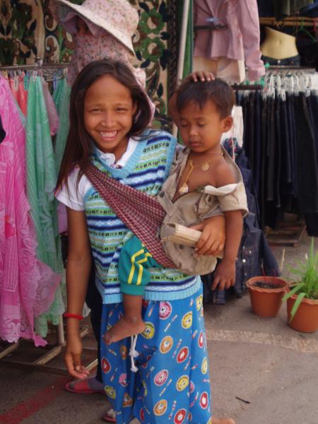 Jeune fille avec b�b�